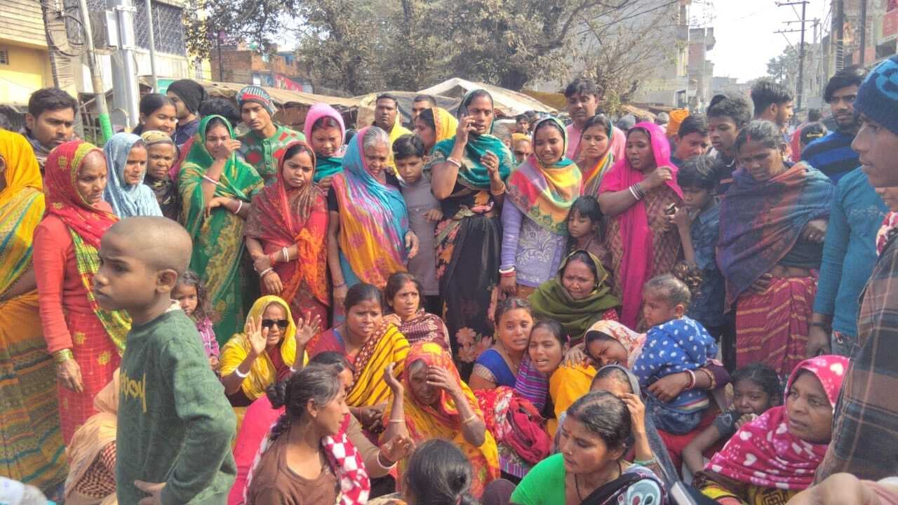 दो बाइकों की आमने-सामने टक्कर में चालक की मौत, तीन की स्थिति गंभीर, भागलपुर रेफर