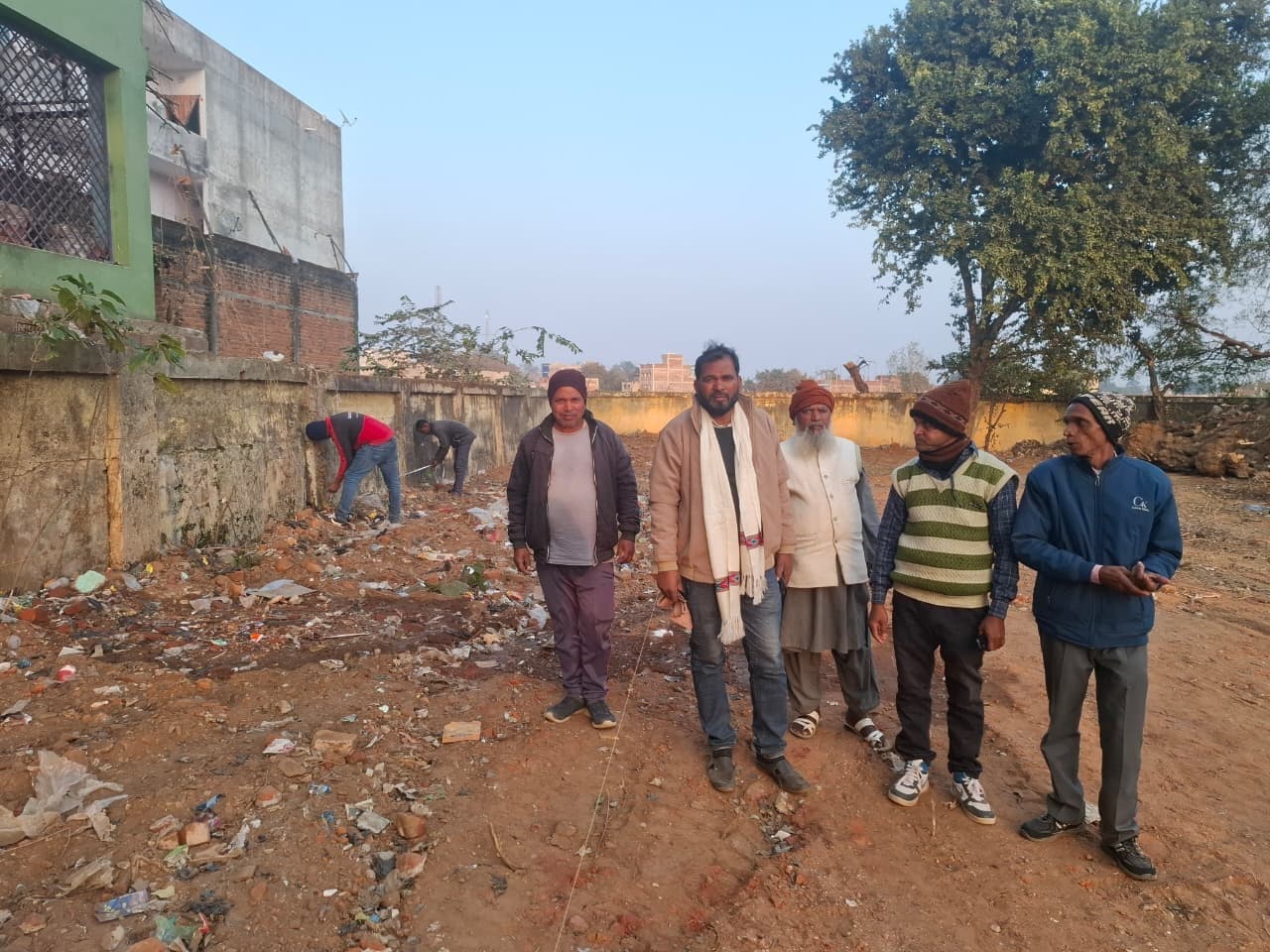 डाक बंगला परिसर में दुकान निर्माण शुरू, लोगों को मिलेगा रोजगार