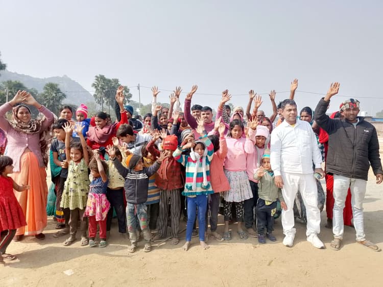 मदनपुर बाइपास रोड में अंडरपास की मांग को लेकर ग्रामीणों ने जताया आक्रोश