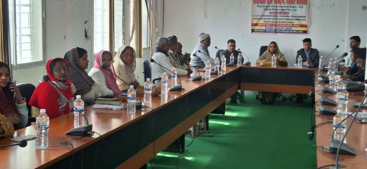 पैक्स में किसानों को धान बेचने के लिए करनी पड़ती है मशक्कत, व्यापारियों से सीधे लिया जाता है धान- प्रमुख