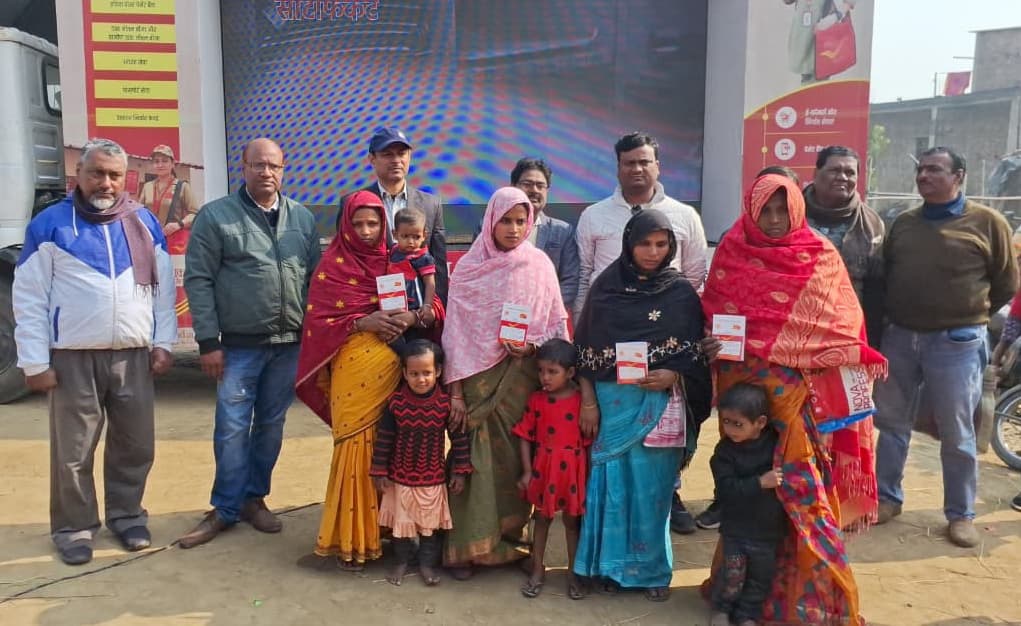 डाक चौपाल में डाक अधीक्षक ने दी योजनाओं की जानकारी