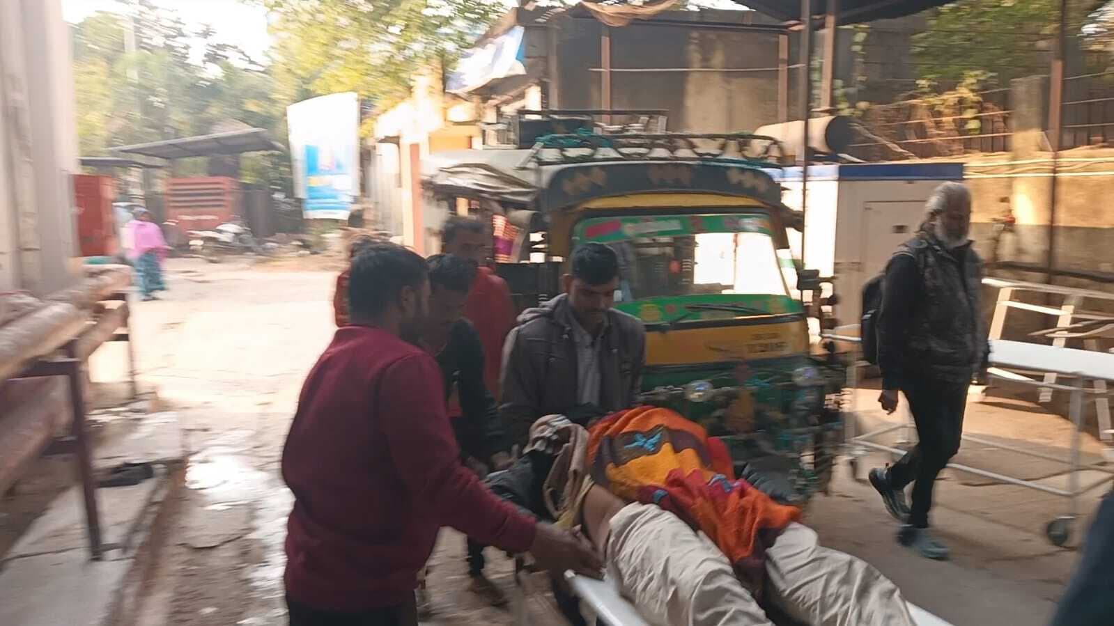 Deoghar news : बगल के गांव से काम कर लौट रहा था घर, बाइक का संतुलन बिगड़ने से पोल से टकरायी. युवक की मौत