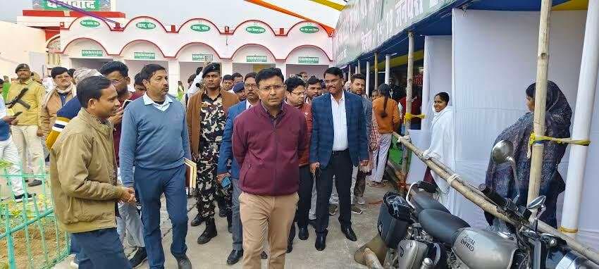 जिलाधिकारी ने कृषि प्रदर्शनी व बौंसी मेला का लिया जायजा