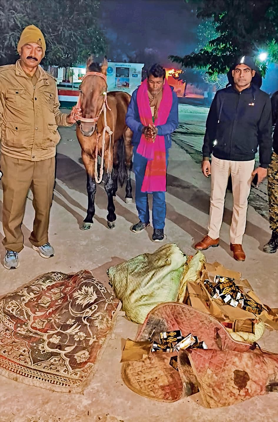 यूपी से घोड़ा के सहारे लायी जा रही शराब की खेप जब्त, आरोपित गिरफ्तार