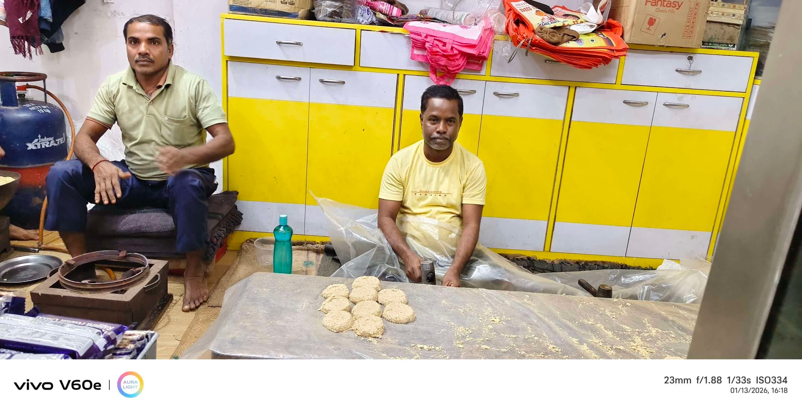 खोवा से निर्मित तिलकुट बना है लोगों की पहली पसंद