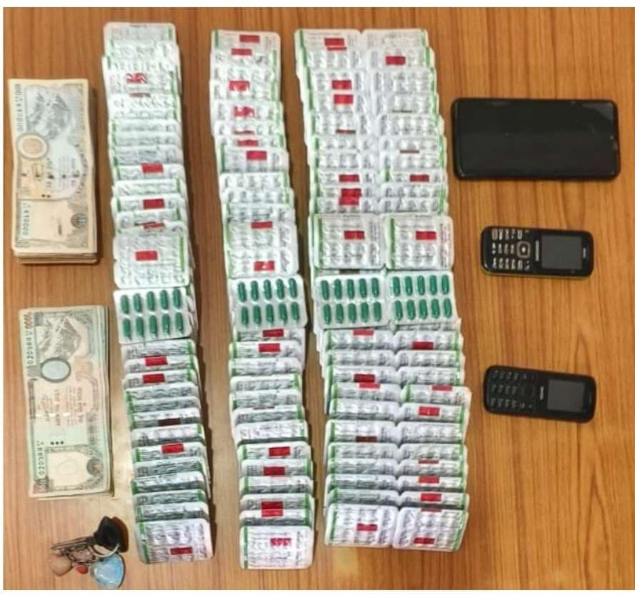 प्रतिबंधित दवा जब्त, दो तस्कर गिरफ्तार, पूछताछ जारी