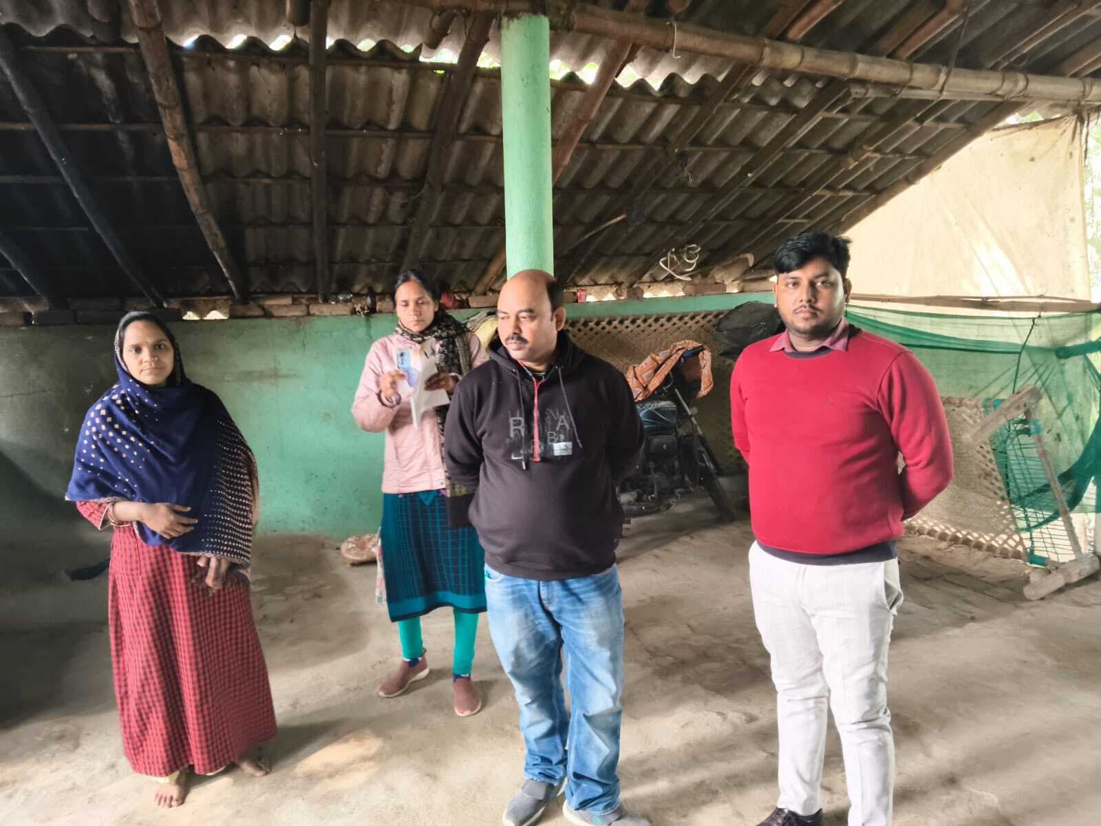 बीडीओ ने किया आवास सर्वे सत्यापन कार्य का निरीक्षण, बिचौलियों से सतर्क रहने की अपील