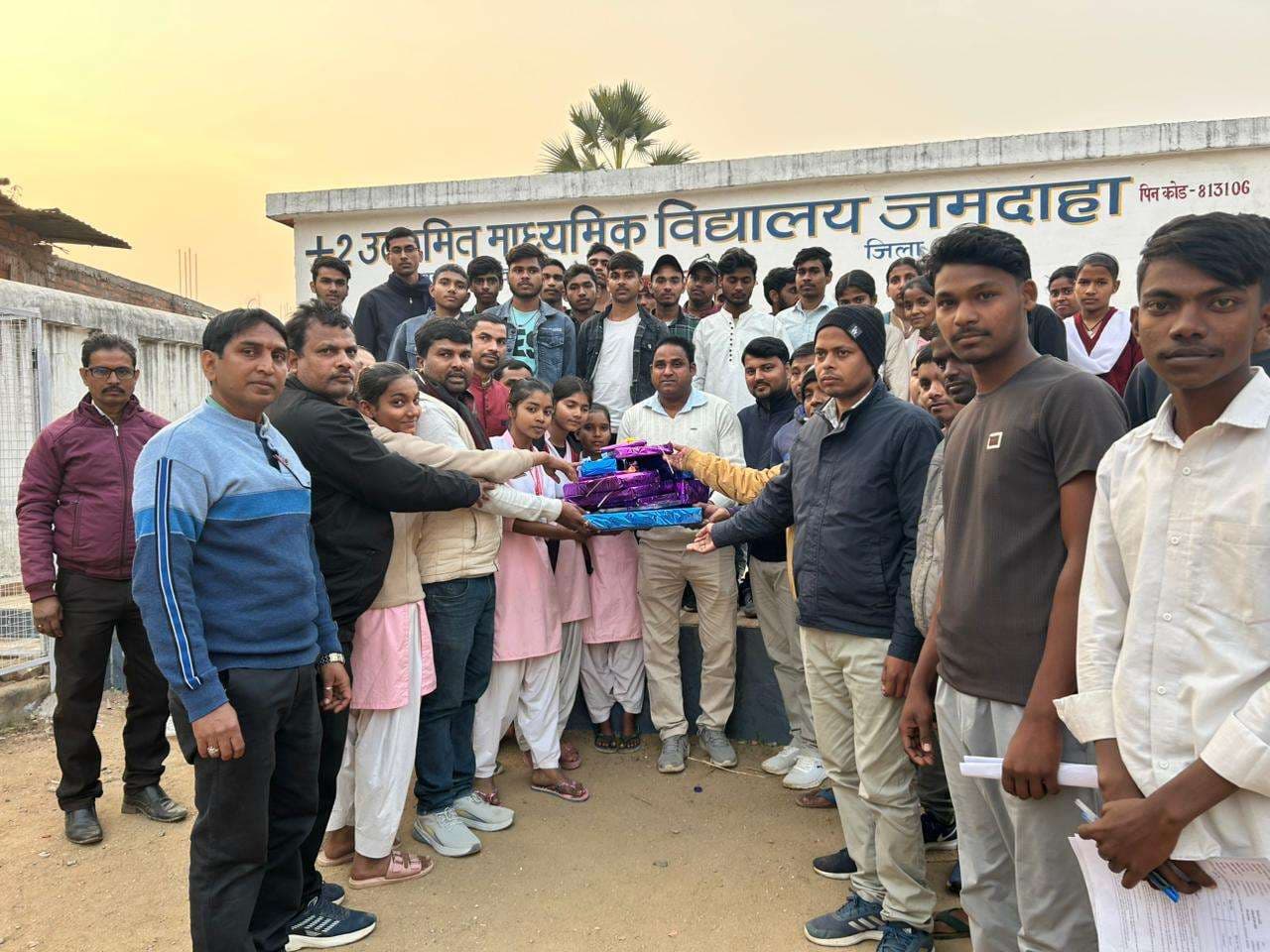 स्थानांतरण पर सहायक शिक्षक को दी विदाई