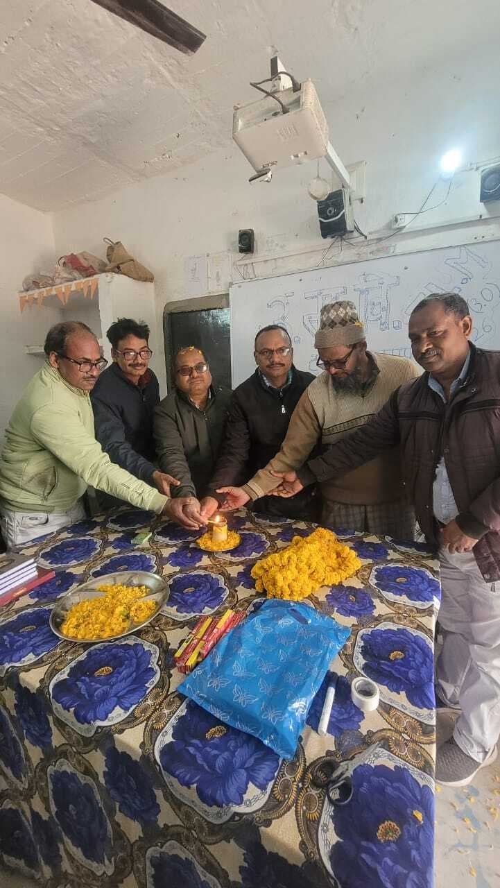 Education news from Samastipur:कबाड़ से बना दिया ”ज्ञान का खजाना”! विभूतिपुर के शिक्षकों ने पेश की ”जुगाड़” की मिसाल, छात्र भी हुए कायल