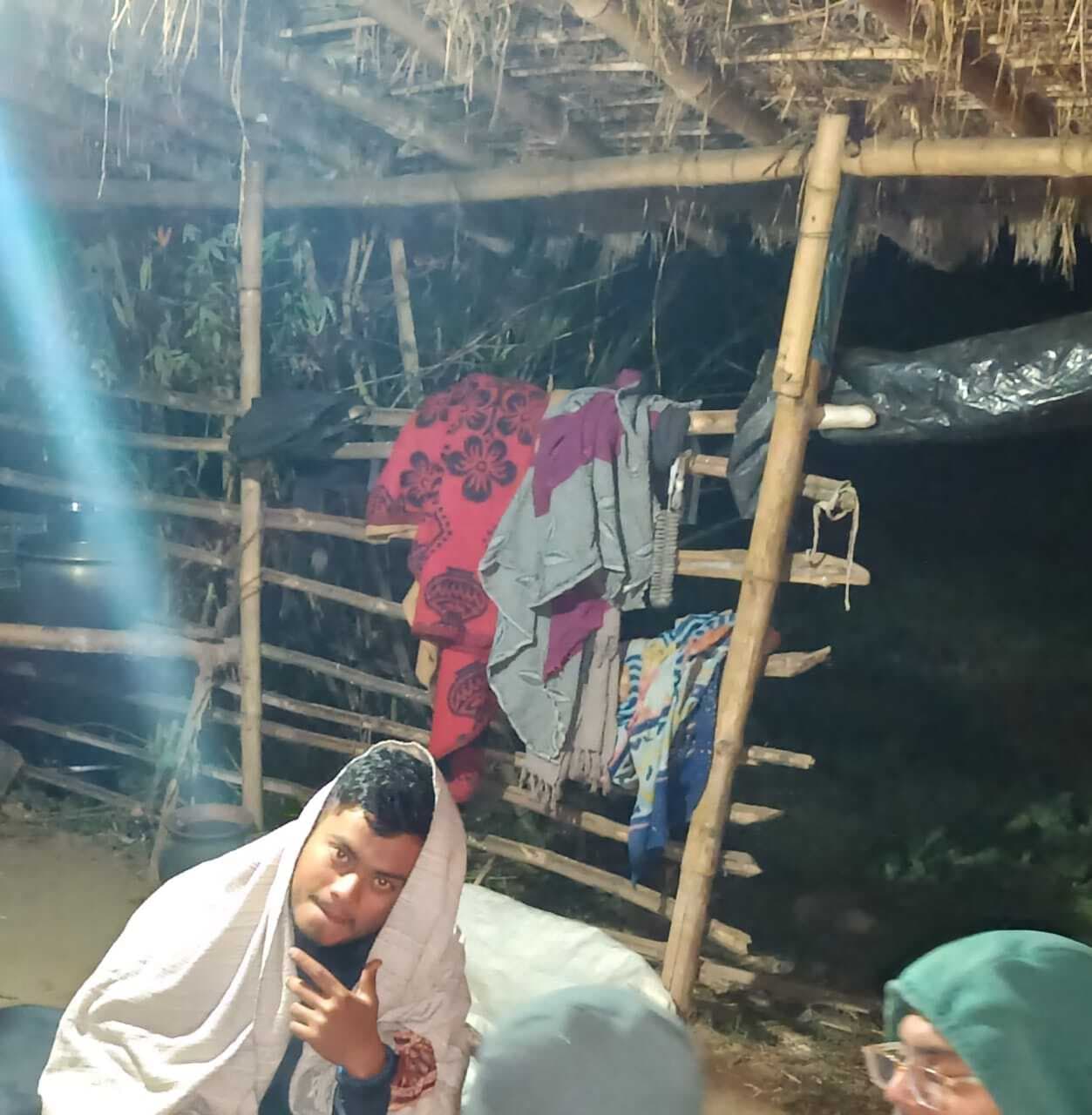 East Singhbhum News : खंभे से टकरायी कार, आदित्यपुर के युवक का सिर धड़ से अलग हुआ