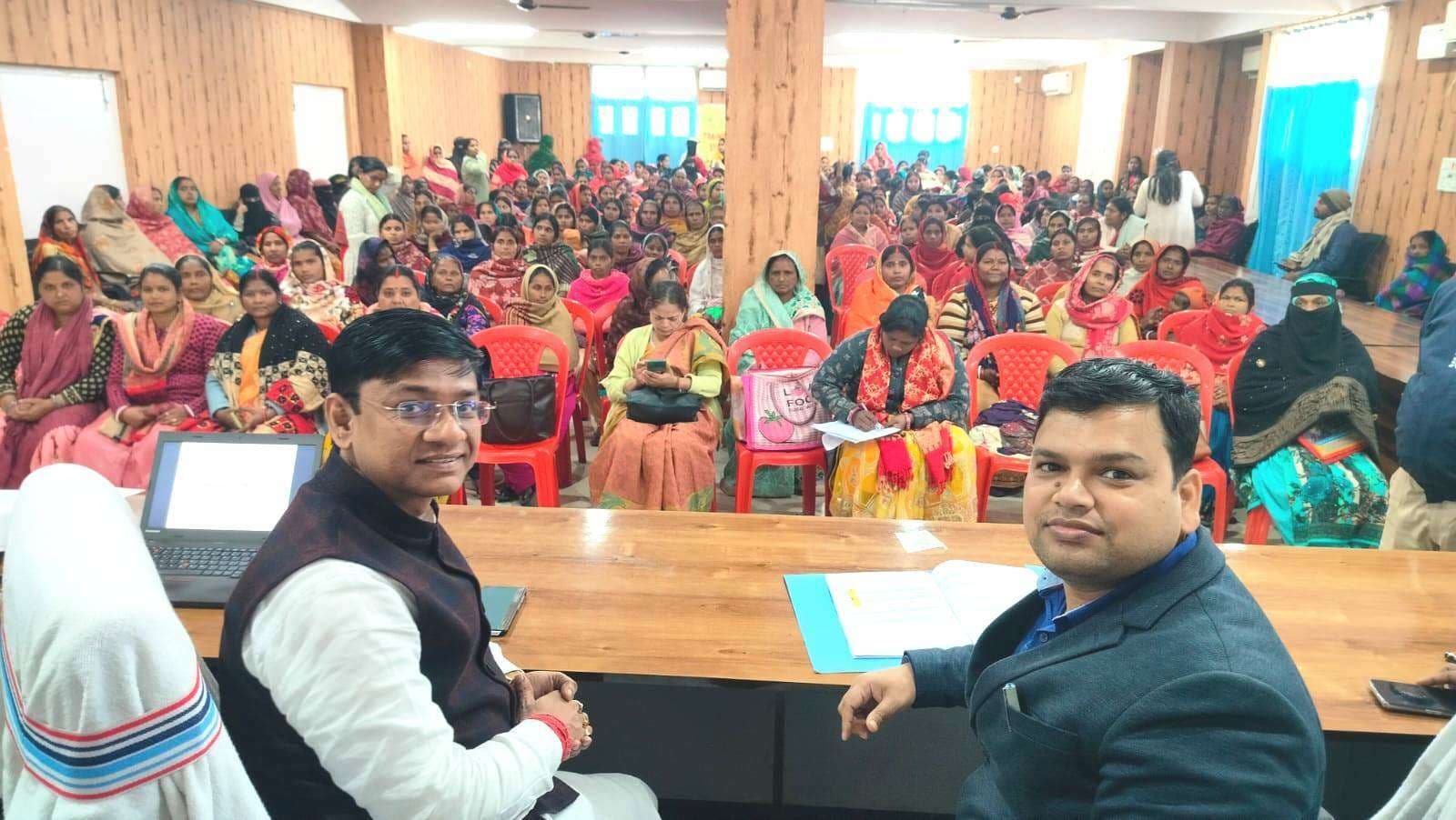 Bhagalpur news स्वयं सहायता समूह की महिलाओं व फुटपाथ विक्रेताओं को मिला प्रशिक्षण