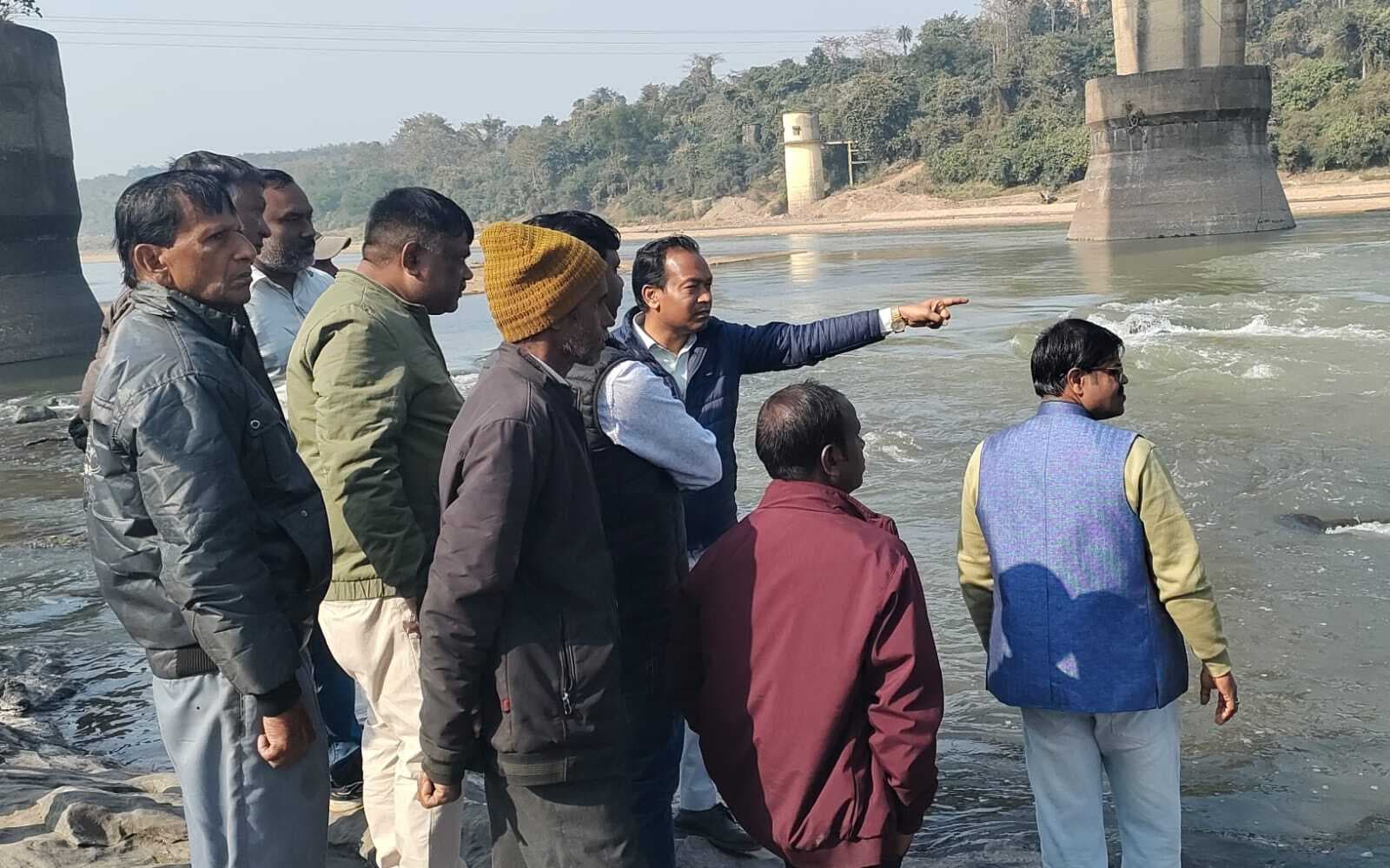 Dhanbad News: मकर संक्रांति : सुरक्षा को लेकर एसडीओ ने किया तेलमच्चो घाट का निरीक्षण