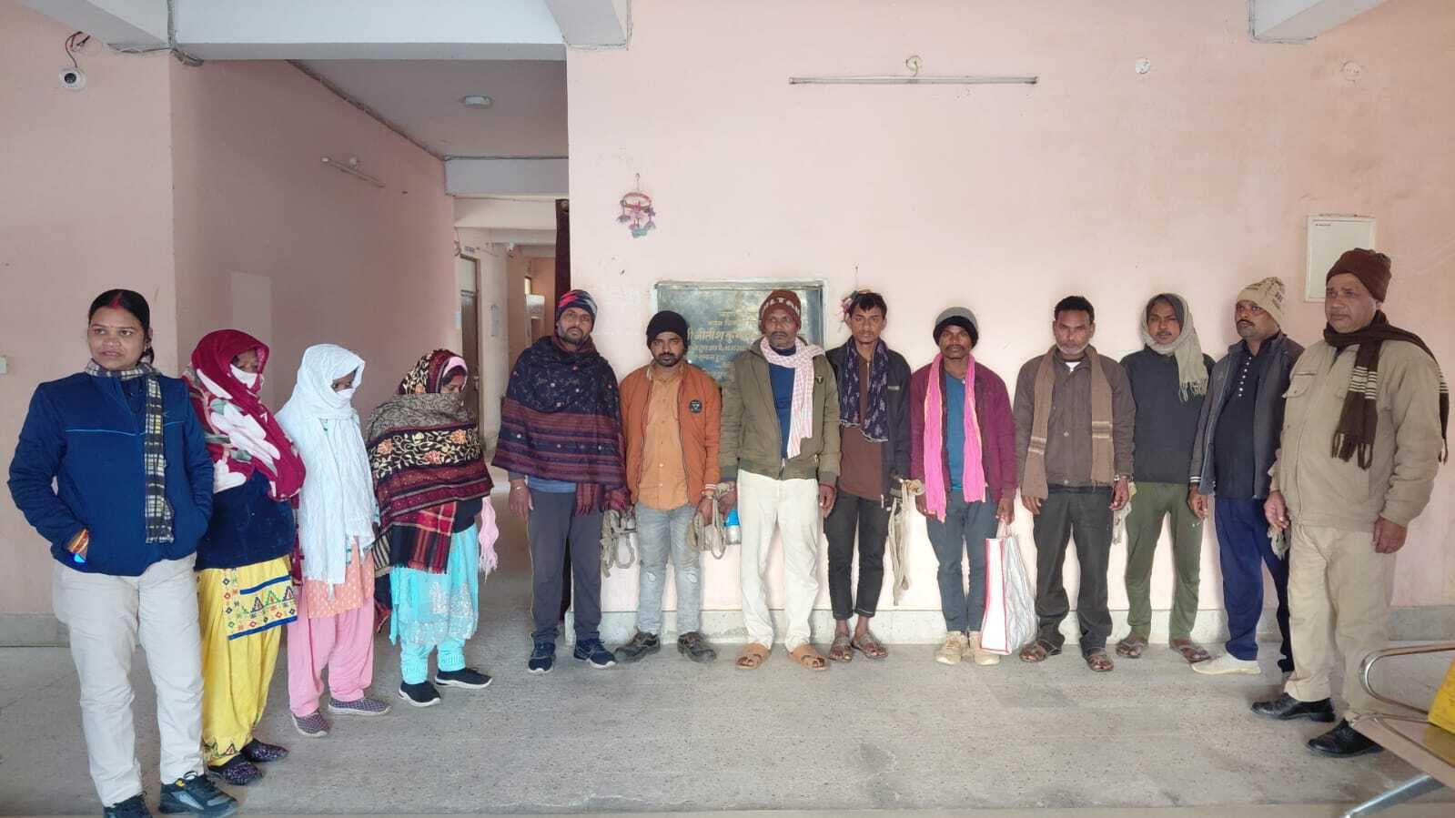 तीन महिला शराब तस्कर व आठ शराबी गिरफ्तार