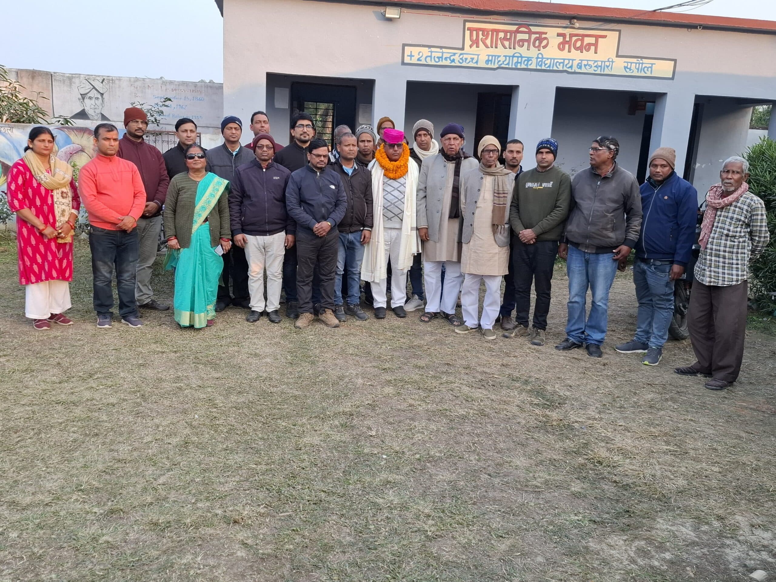 स्थानांतरित शिक्षक को दी गयी विदाई, कार्यकाल की प्रशंसा