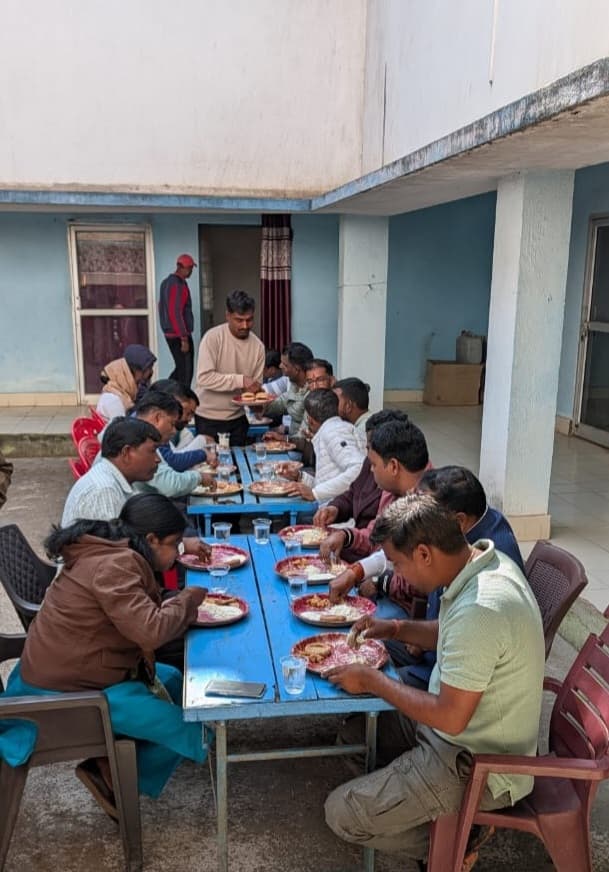 तोरपा थाना में चूड़ा दही भोज का आयोजन