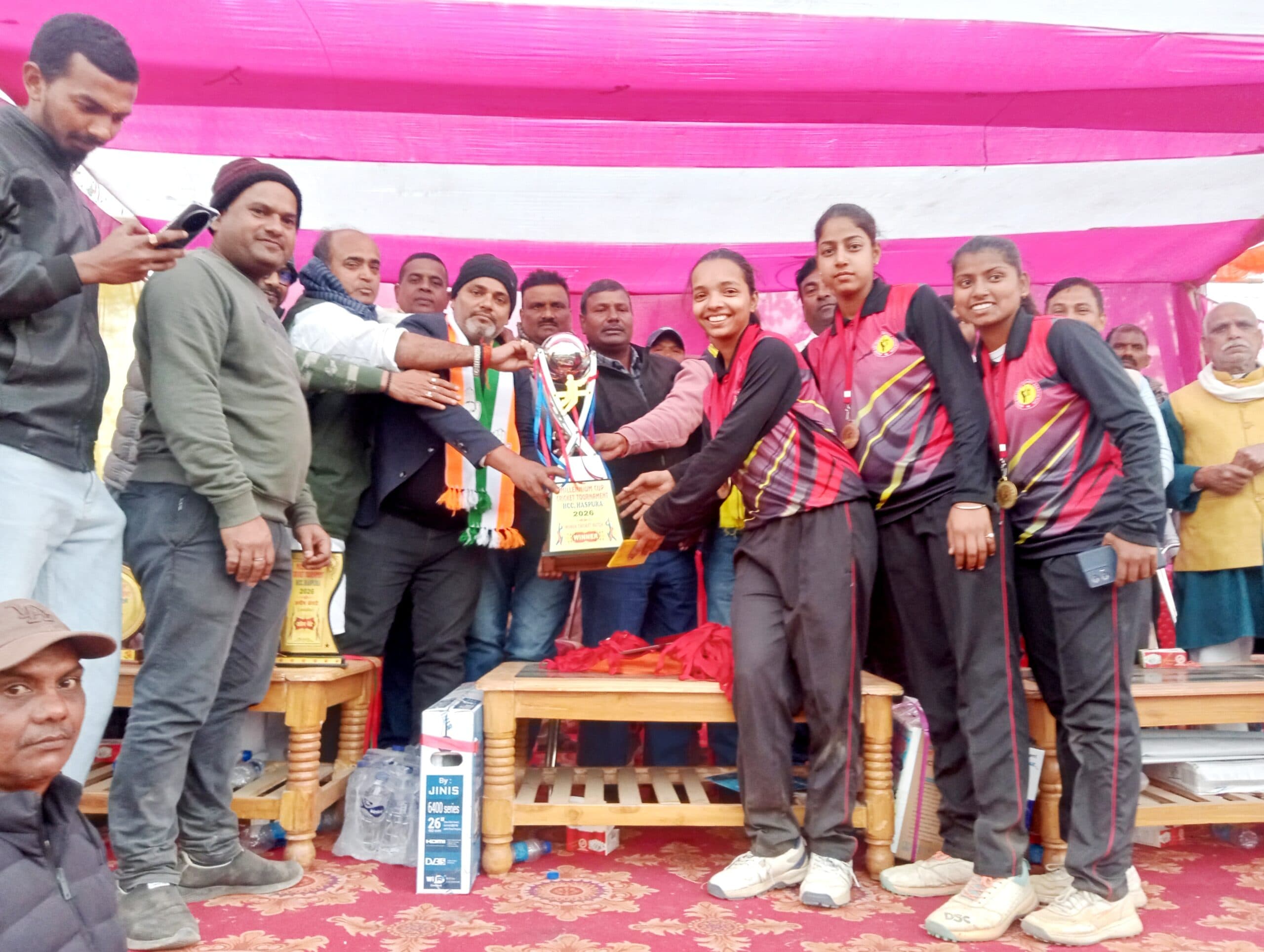 उतर प्रदेश  व बिहार महिला टीम के बीच हुआ क्रिकेट मैच