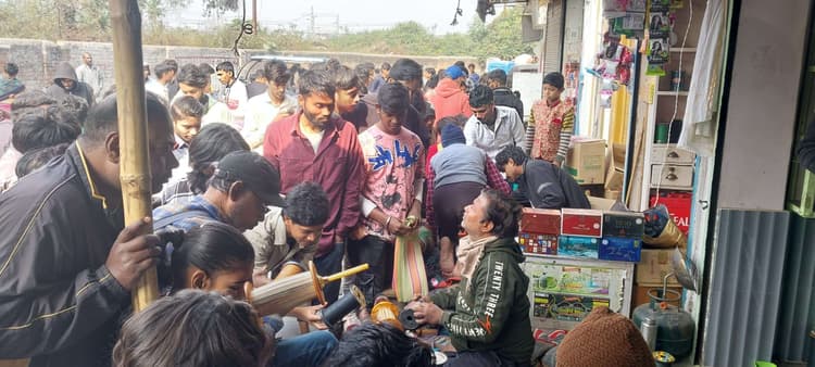 मकर संक्रांति पर लोगों ने दही-चूड़ा के साथ तिलकूट का लिया स्वाद, जमकर की गयी पतंगबाजी