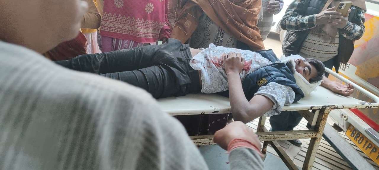 hajipur news. बाइक की टक्कर से बुजुर्ग की मौत, किशोर व युवक घायल