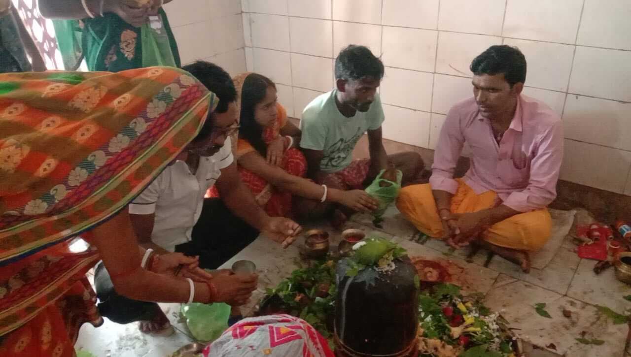 मकर संक्रांति पर श्रद्धालुओं ने किये दान-पुण्य