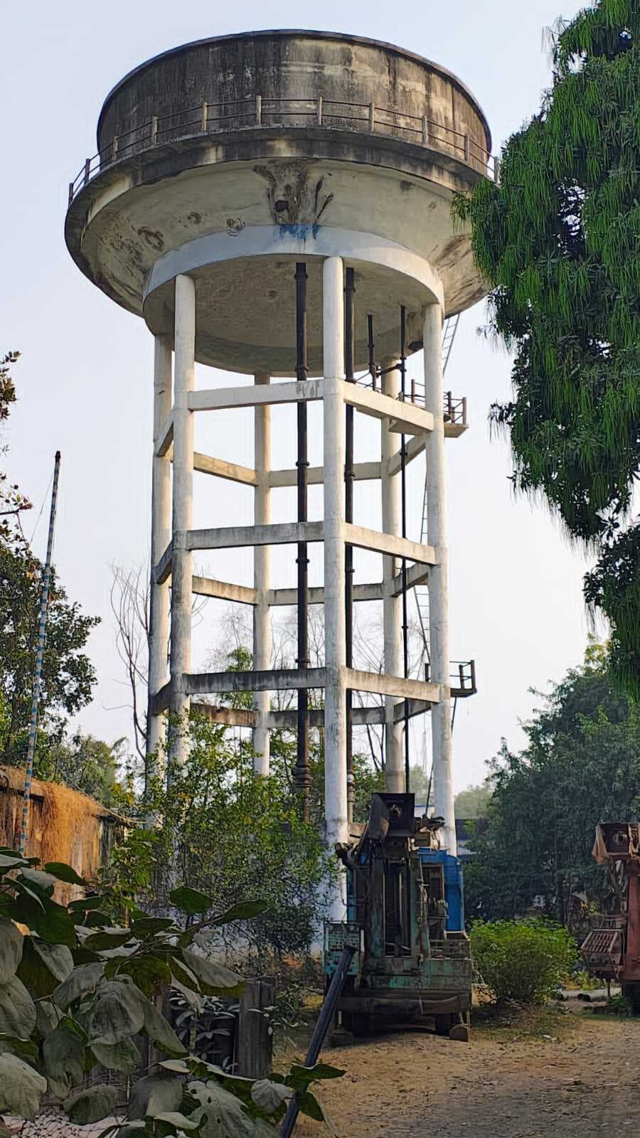 बरहरवा में घर-घर पानी का सपना अधूरा, मेंटनेंस के अभाव में 15 महीनों से नहीं मिल रहा पानी