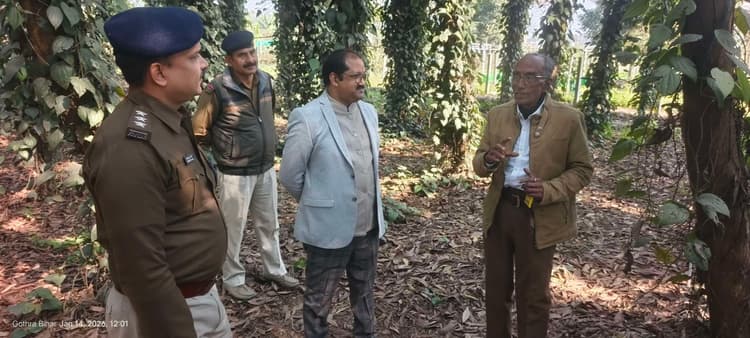 एडीजे द्वितीय ने ली कृषक से ड्रेगन फ्रूट की खेती की जानकारी