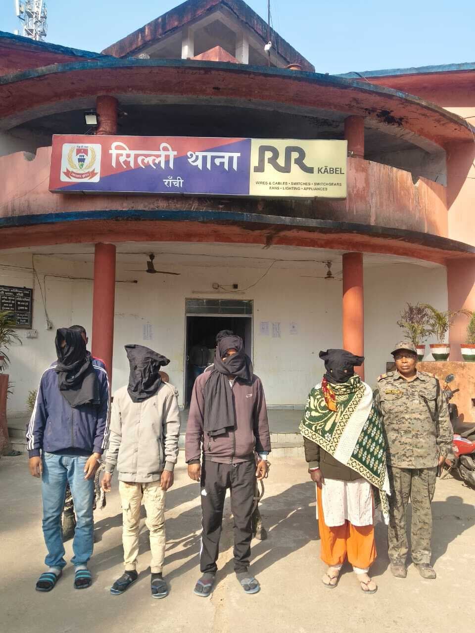 प्रेमी संग मिल कर पत्नी ने ही रची थी हराधन की हत्या की साजिश, चार गिरफ्तार