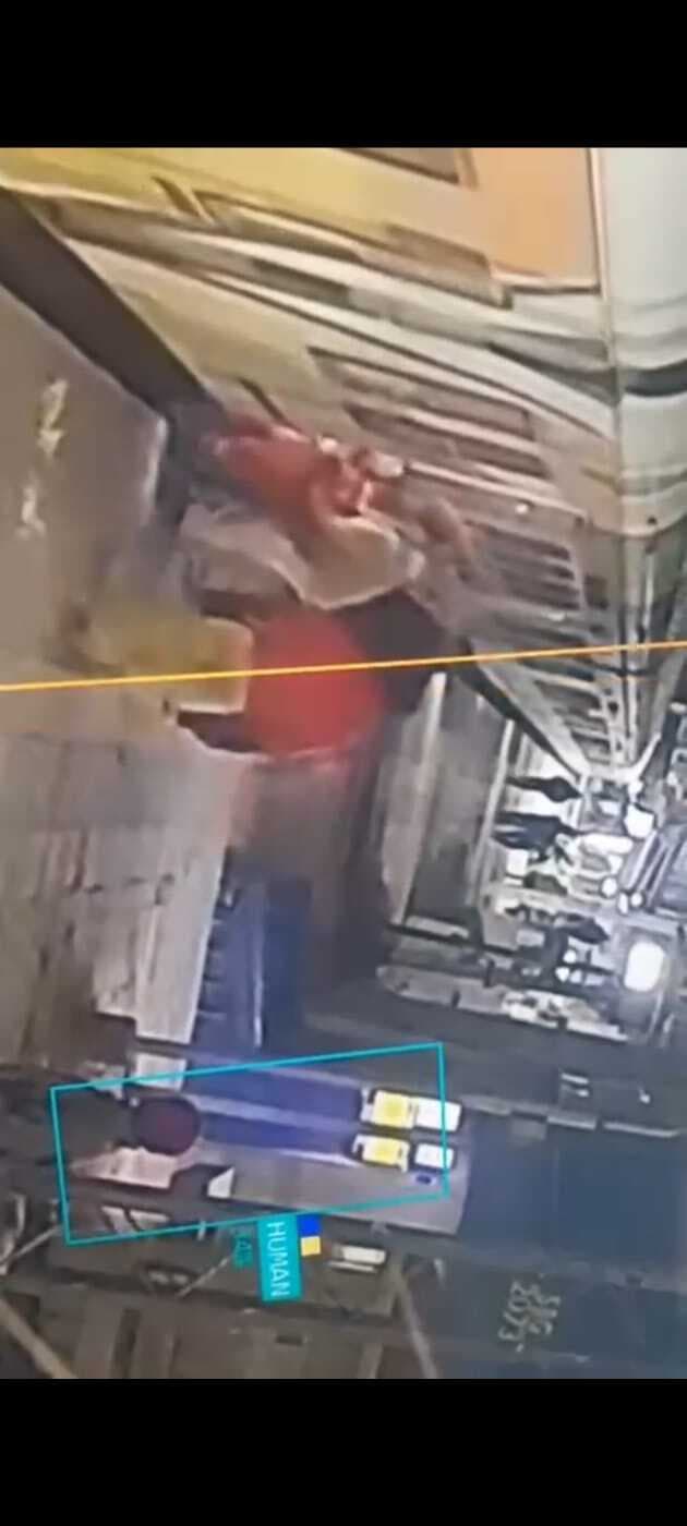 चलती ट्रेन से गिरने से पहले आरपीएफ ने बचायी मां-बच्चे की जान