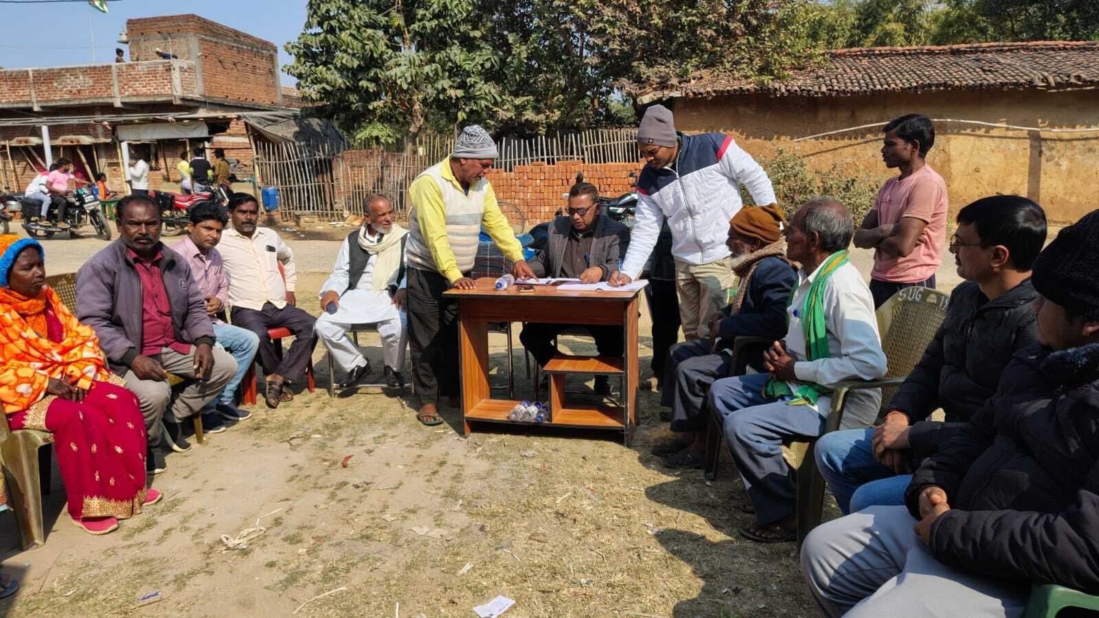 भूमि अधिग्रहण को लेकर सीओ ने रैयतों के साथ की चर्चा