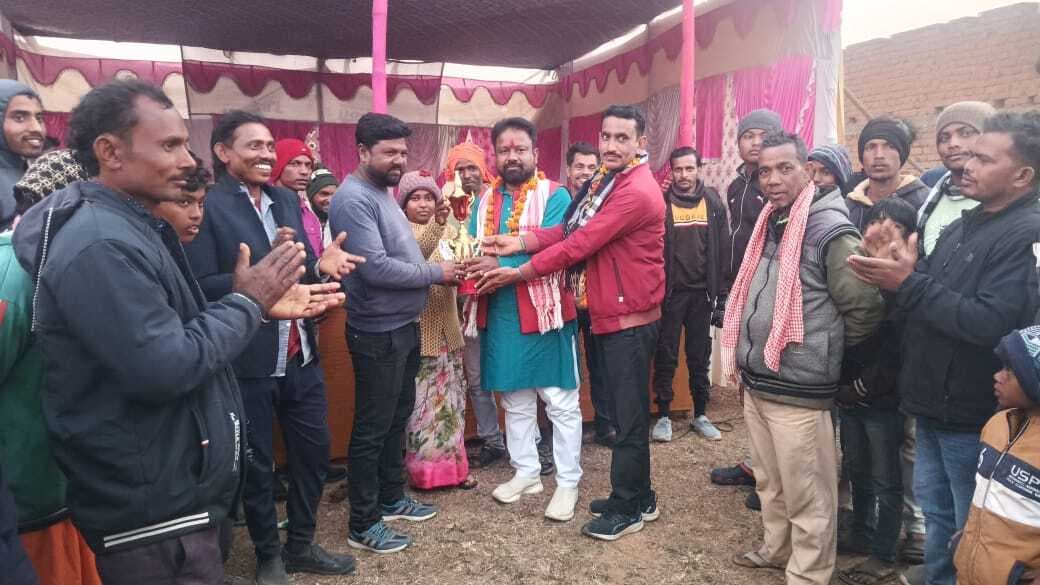 अजय इलेवन ने क्रिकेट के फाइनल में राधामाठ को हराया