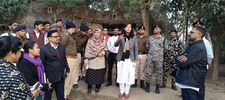 डीएम ने आमलोगों की सुनीं समस्याएं, शीघ्र निष्पादन का निर्देश