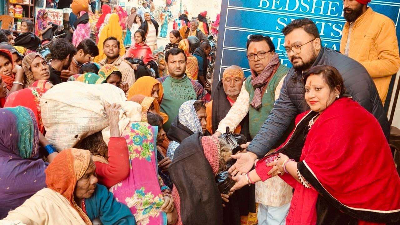 Madhubani News : मकर संक्रांति पर कंबल व खाद्य सामग्री का वितरण