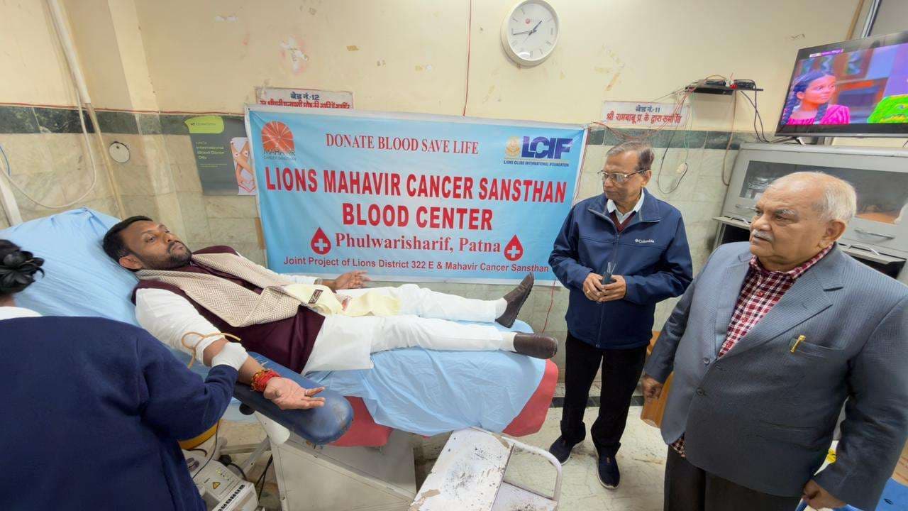 Madhubani News : मानवता की मिसाल : राजनगर विधायक ने 26वीं बार रक्तदान कर बचाई मरीज की जान