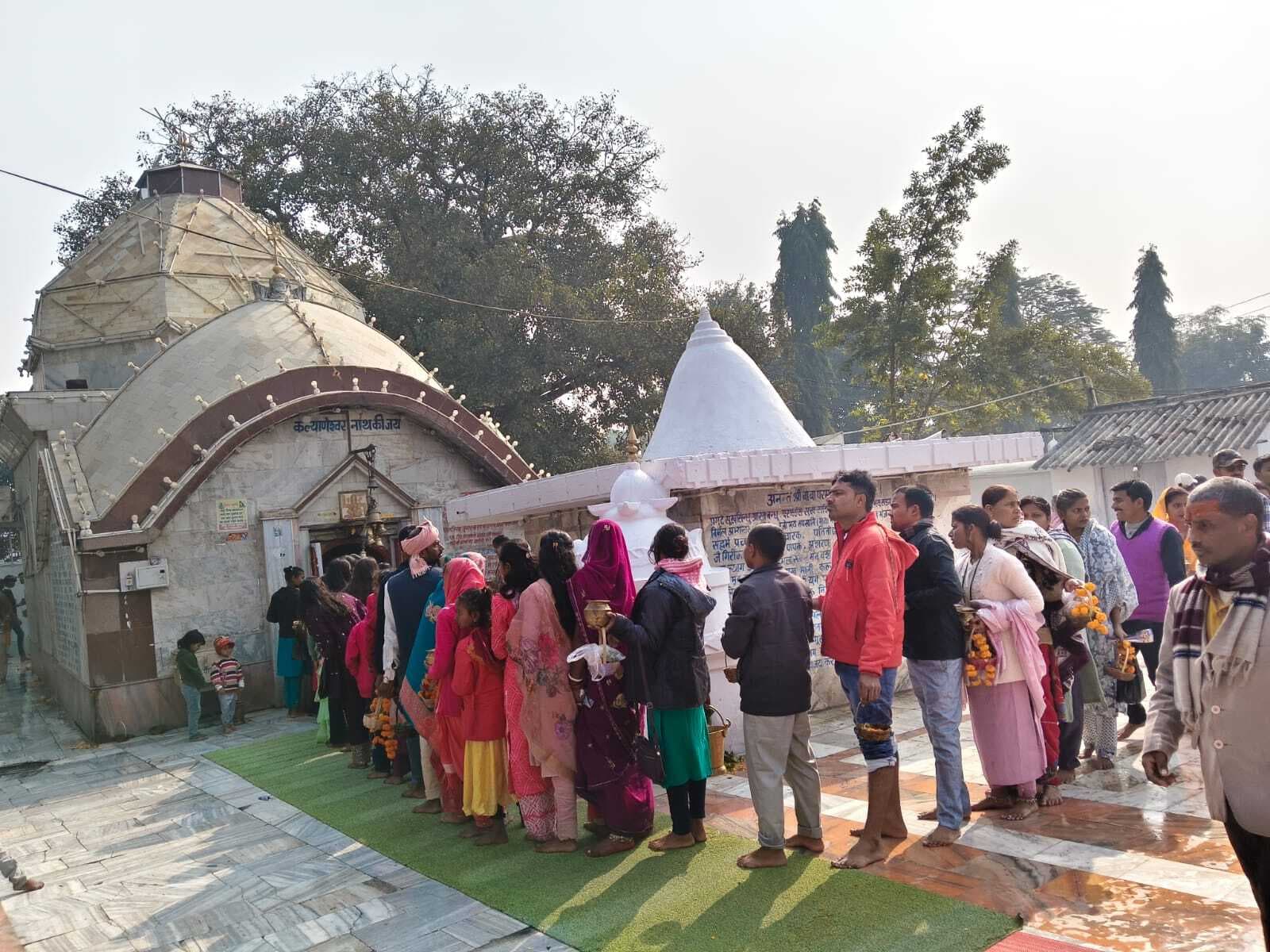 Madhubani News : मकर संक्रांति पर कल्याणेश्वर मंदिर में उमड़ी श्रद्धालुओं की भीड़