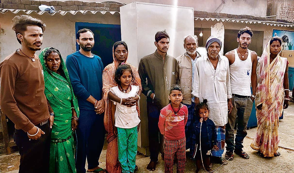 Gaya News : कुशा में एक परिवार पर अदृश्य आग का साया, बिना किसी कारण जल रहे कपड़े और अनाज