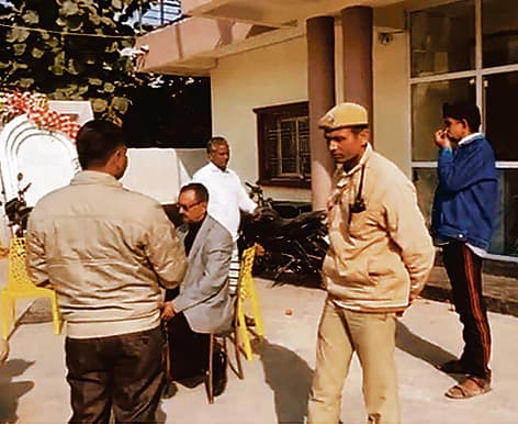 Gaya News : खटकाचक मुहल्ले में घर व रिसॉर्ट में घुस कर अपराधियों ने की फायरिंग