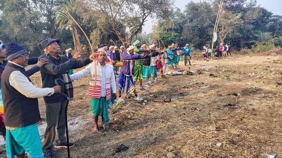 आदिवासी समाज ने हर्षोल्लास के साथ मनाया सोहराय का सकरात पर्व