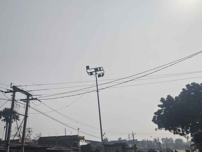 हनवारा के मिल्की चौक पर वर्षों से खराब स्ट्रीट लाइट, राहगीर परेशान