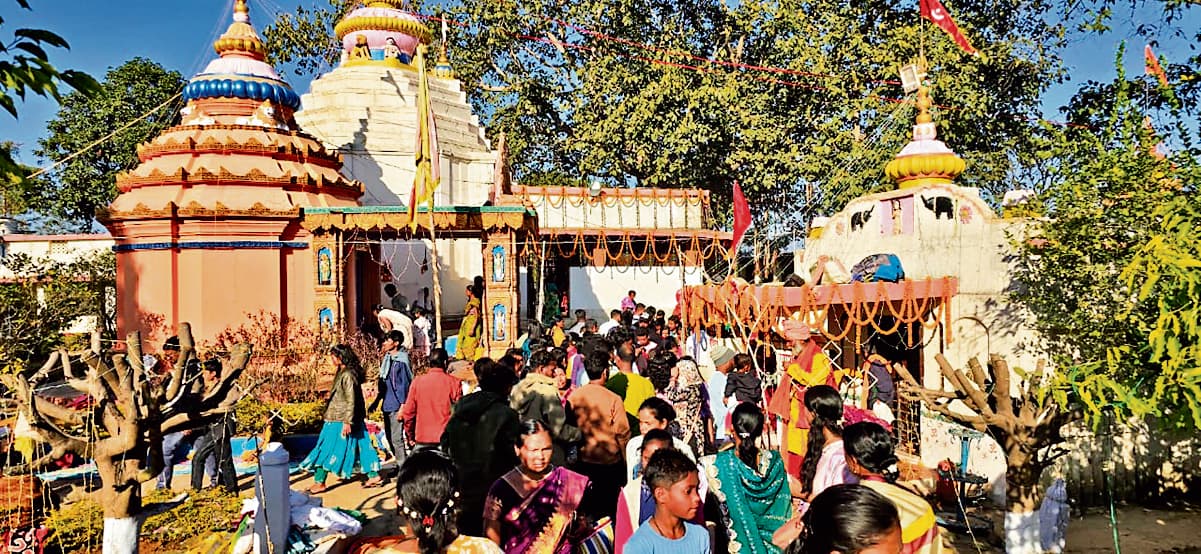 Chaibasa News : स्नान, तर्पण, दान व सूर्यदेव को जलार्पण, वैतरणी नदी में मकर पीठा का विसर्जन