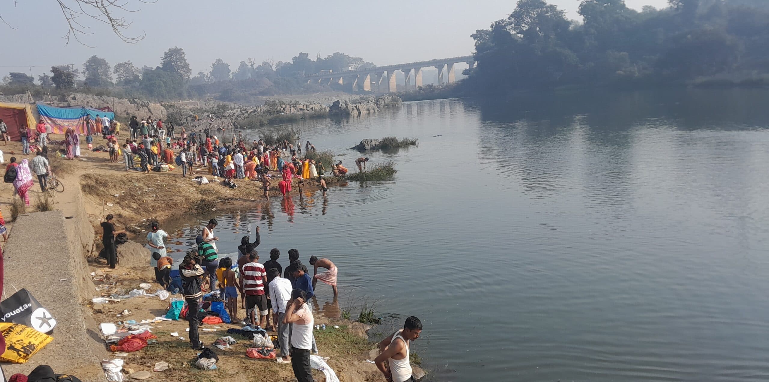 Seraikela Kharsawan News : श्रद्धालुओं ने लगायी आस्था की डुबकी