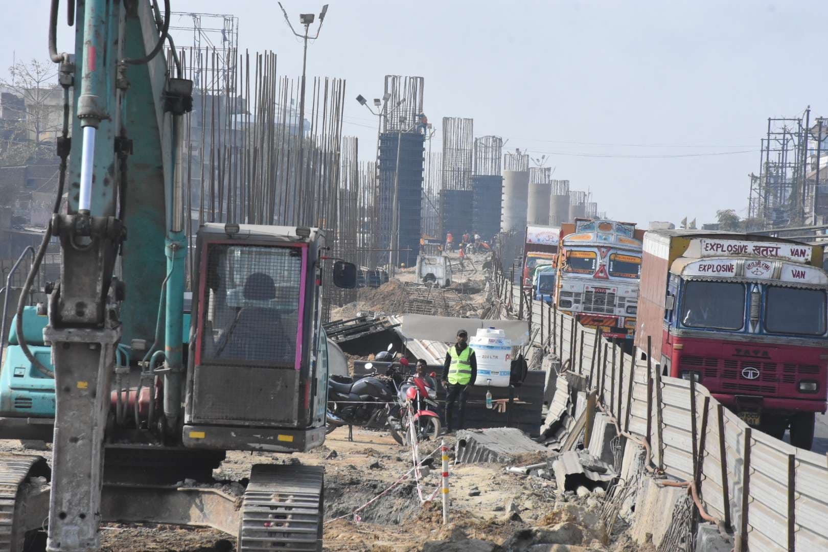 Dhanbad News: गोविंदपुर में हाइवे पर हर रोज लग रहा महाजाम, आम जनता परेशान