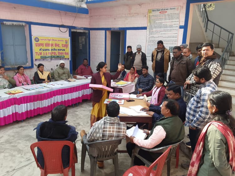 प्रखंडस्तरीय टीएलएम मेले में शिक्षकों ने दिखायी रचनात्मकता