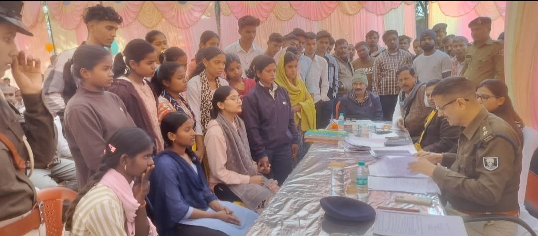 छात्रों से शुल्क लेकर पंजीयन नहीं कराने पर तत्कालीन प्रधानाध्यापक पर एफआइआर दर्ज