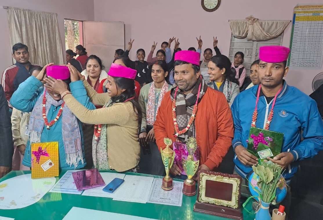 चार शिक्षकों को समारोहपूर्वक दी विदाई