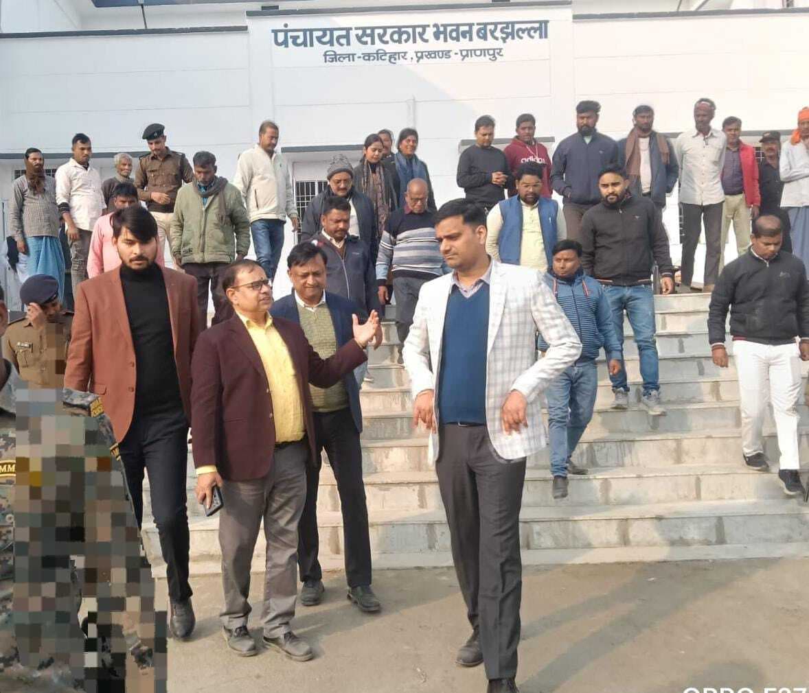 रझल्ला पंचायत भवन का डीएम ने किया निरीक्षण