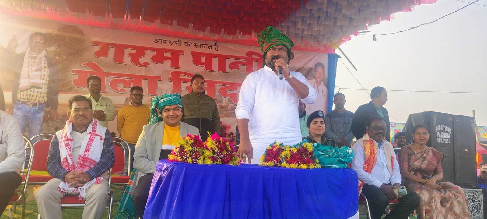 साफाहोड़ धर्मगुरुओं ने गरम पानी में लगायी डुबकी, की आराधना