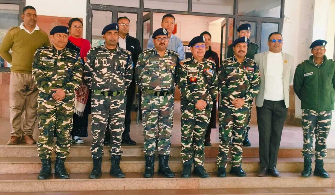 उप महानिरीक्षक ने कैंप का किया दौरा