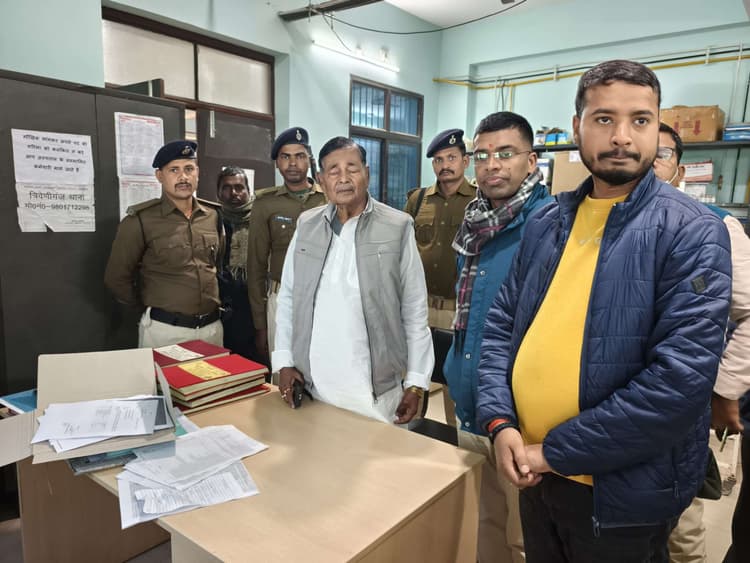 सांसद ने अनुमंडलीय अस्पताल का किया निरीक्षण, कहा विशेषज्ञ चिकित्सक की कमी गंभीर समस्या