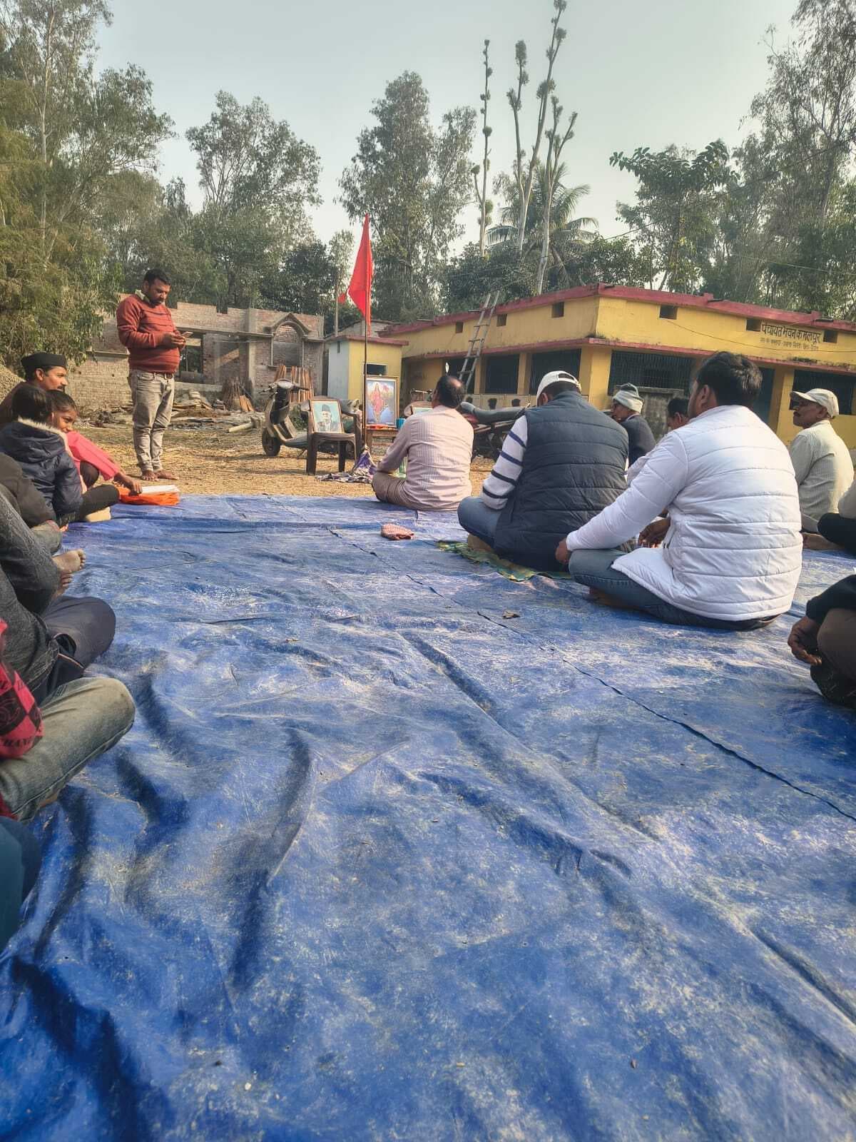 मकर संक्रांति के अवसर पर आरएसएस ने तिल-गुड़ का किया वितरण