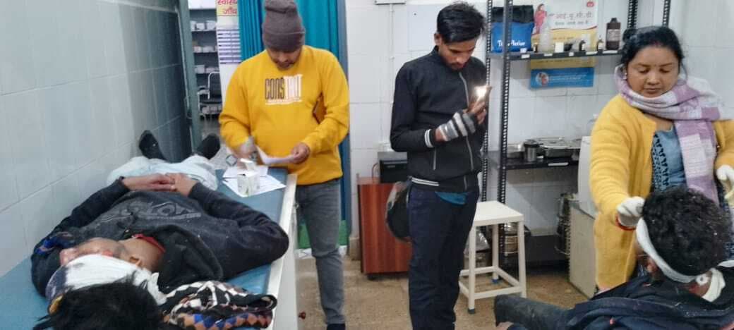 हादसा : बाइक व ऑटो की टक्कर, दो युवक गंभीर रूप से घायल