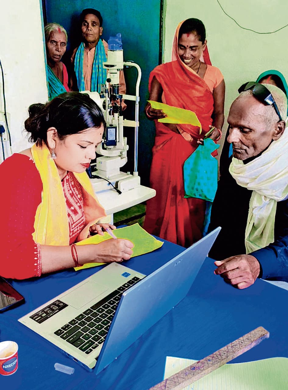 Madhubani News : धूल, धुआं और स्क्रीन का बढ़ा प्रभाव, युवाओं में तेजी से बढ़ रहे आंखों के रोग